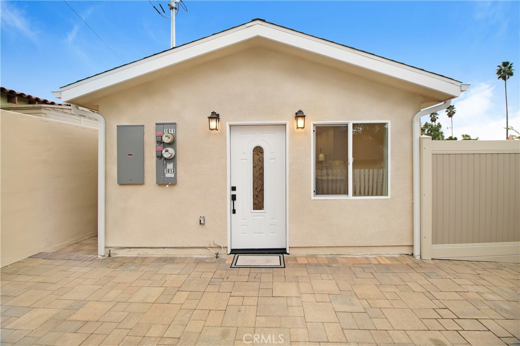 a view of a house with entryway