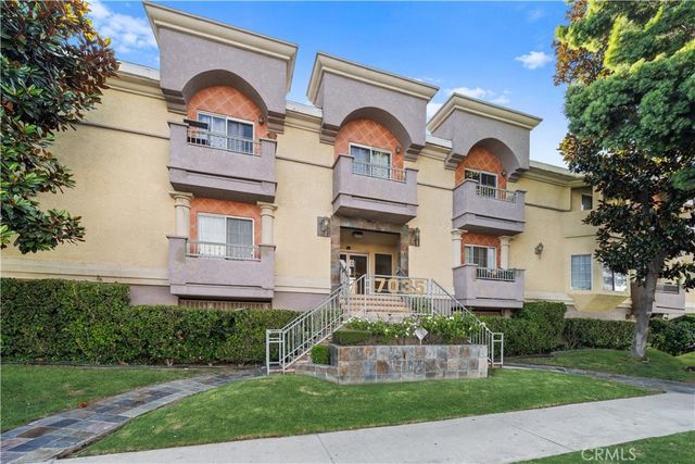 $463,999 | 7035 Woodley Avenue, Unit 127 | Lake Balboa