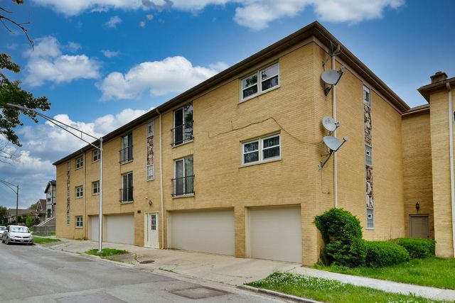 $285,000 | 3207 North Pontiac Avenue, Unit 2S | Dunning