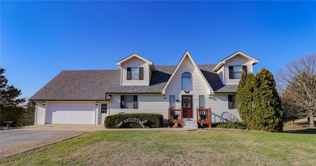 $389,900 | 19522 Cedargate Drive | North Lindsey Township - Benton County