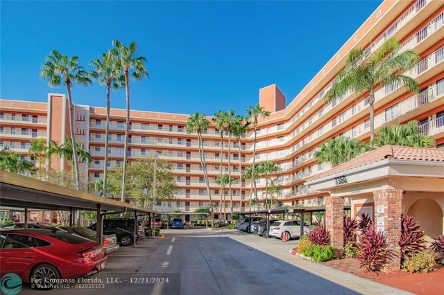 $269,000 | 7360 South Oriole Boulevard, Unit 407 | Villages of Oriole