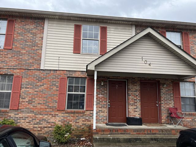 $825 | 104 Hickory Trace Road, Unit 2 | Clarksville