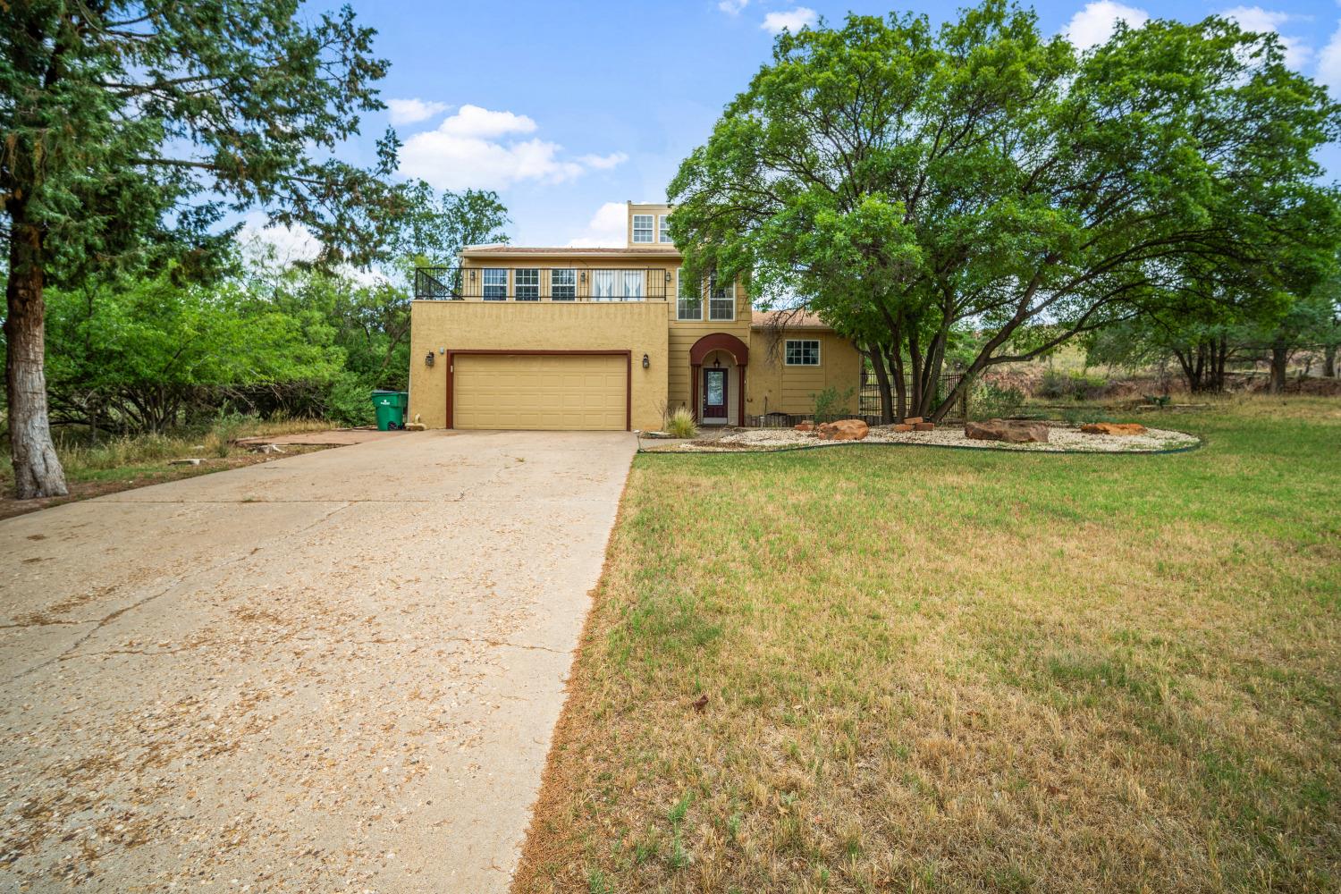 a view of a house with a yard and garage