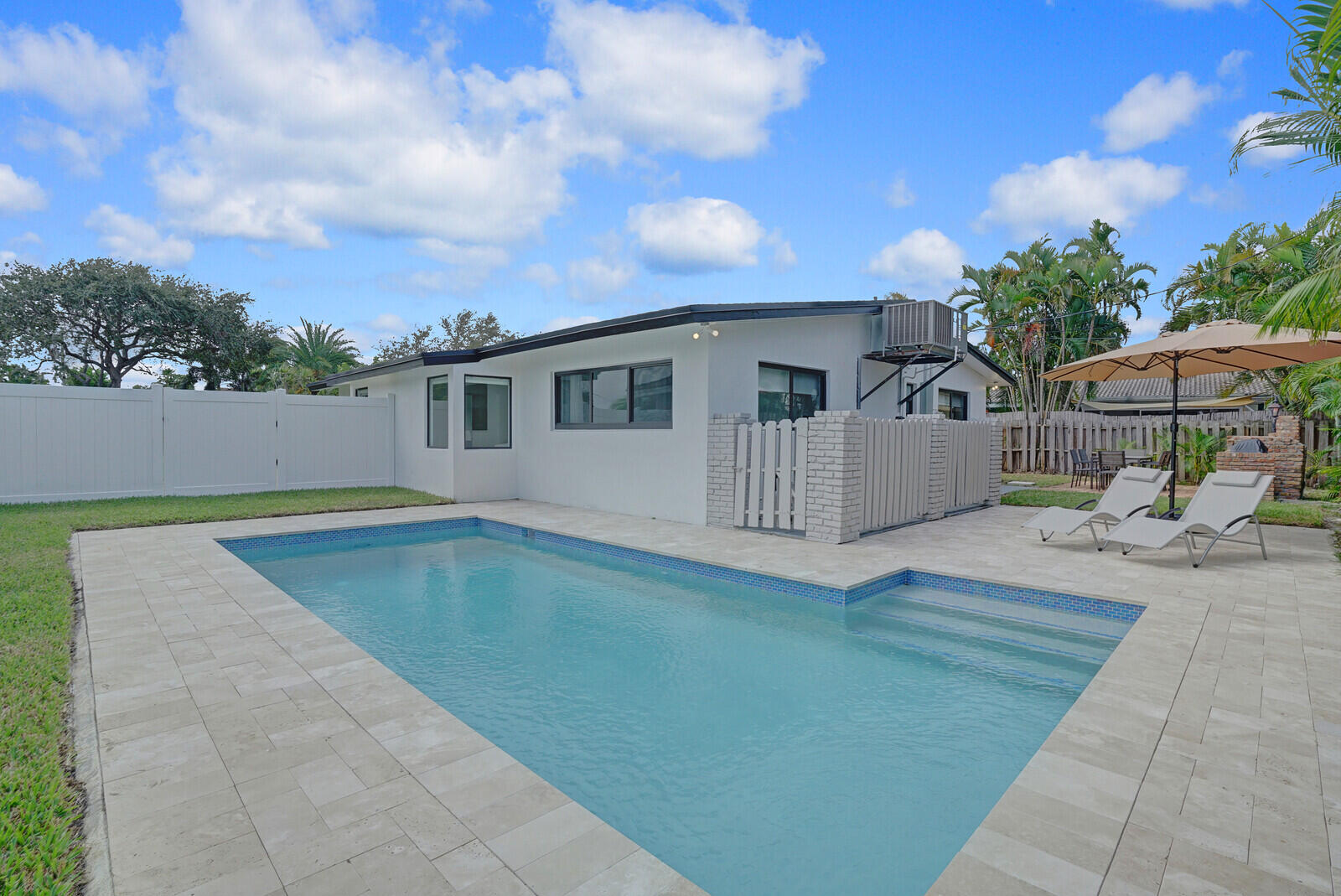 a view of a house with backyard and a garden