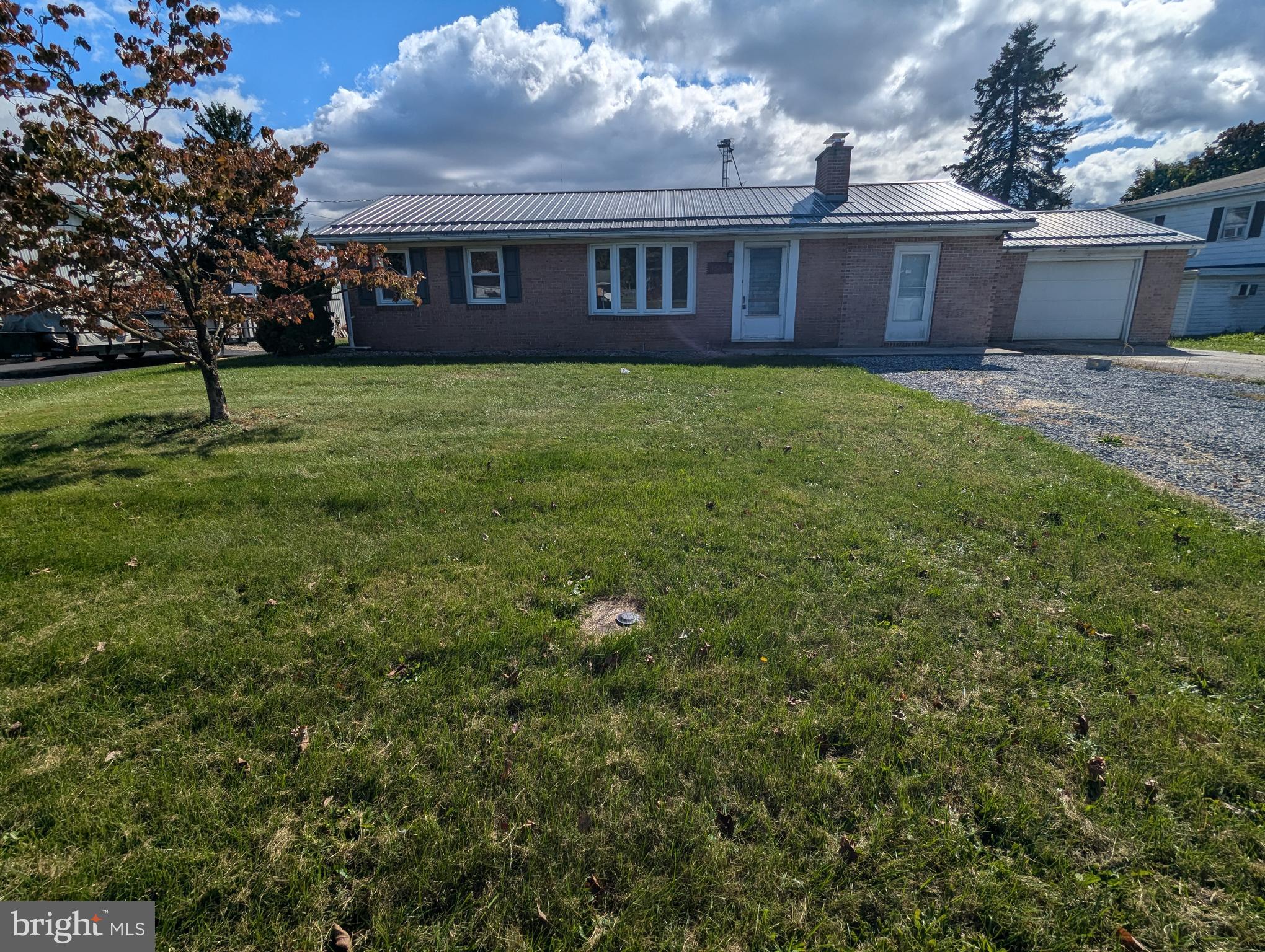 a view of a house with a yard