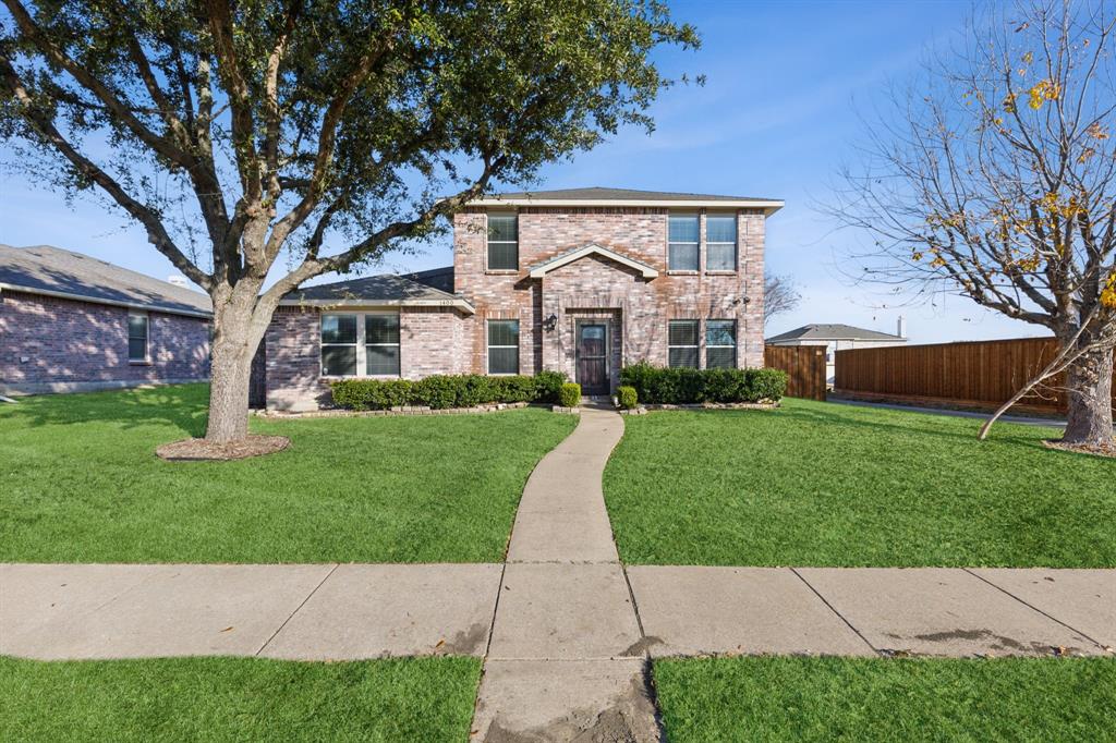 a front view of house with yard