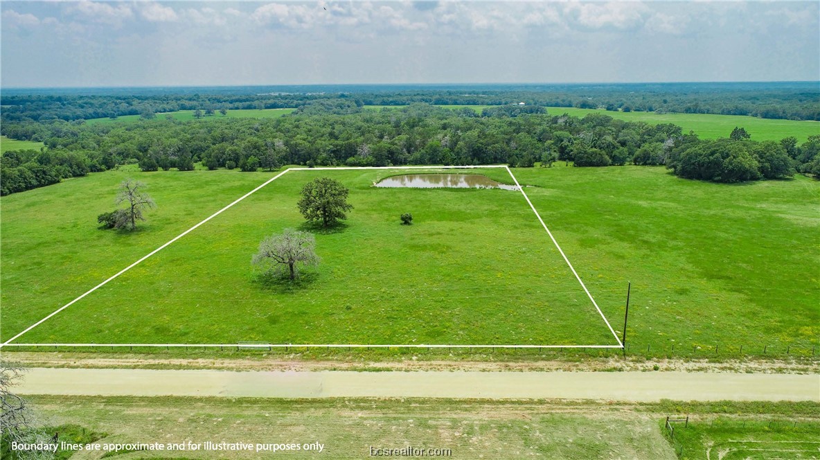 a view of a tennis court