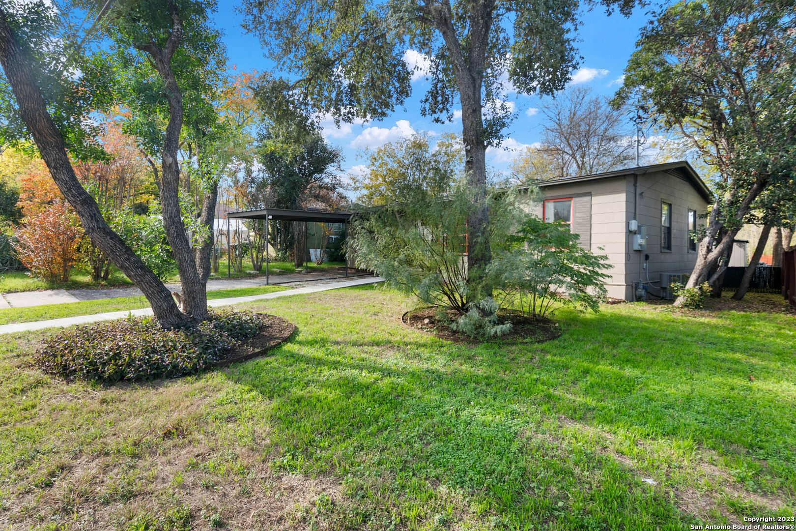 a view of a backyard with garden