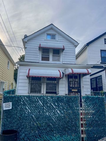 $579,000 | 130-14 135th Place | South Ozone Park