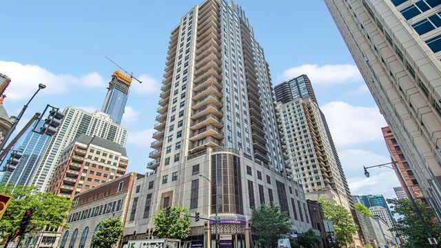 $599,900 | 635 North Dearborn Street, Unit 2605 | The Caravel