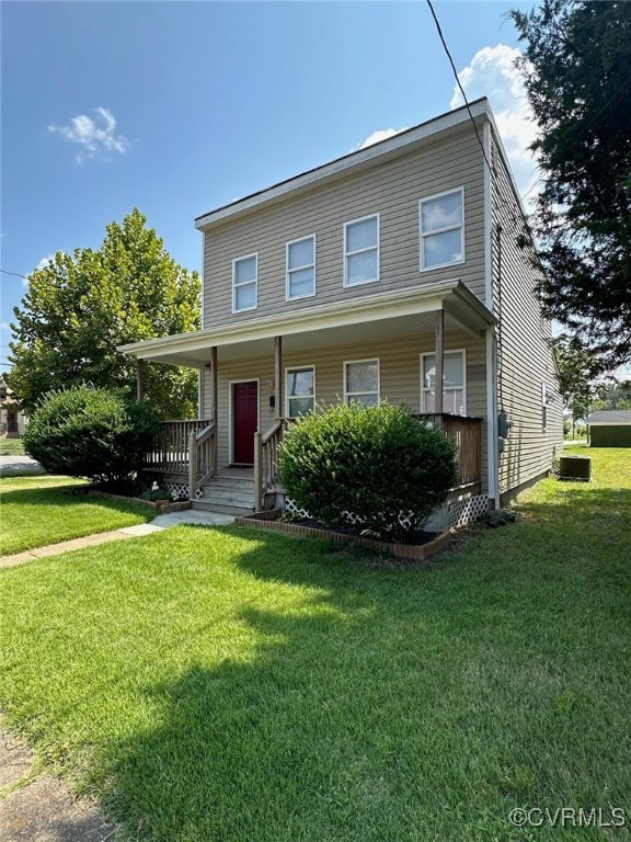 View of front of house featuring a front yard and