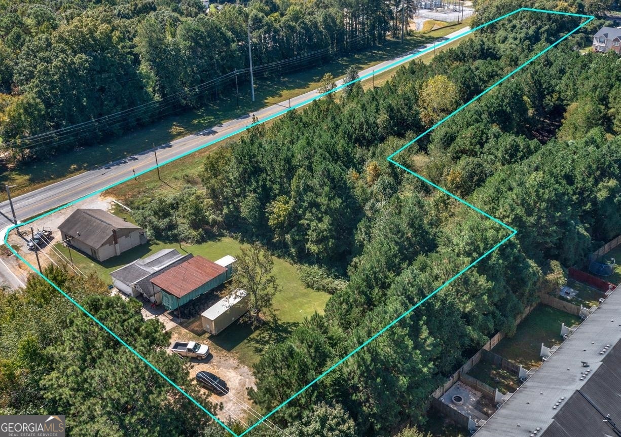 an aerial view of house with yard