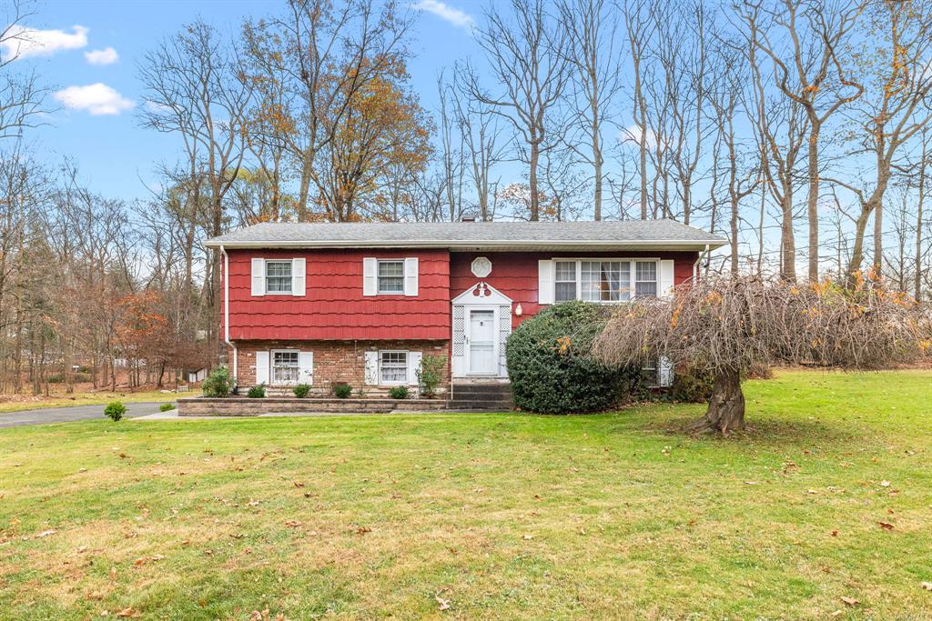 Raised ranch featuring a front yard