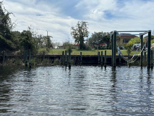 $399,000 | 6 Yacht Club Drive | South Bayou