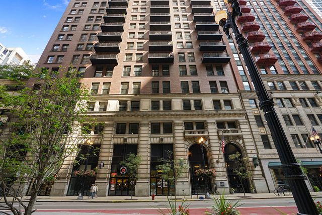 $325,000 | 212 West Washington Street, Unit 1501 | The Loop