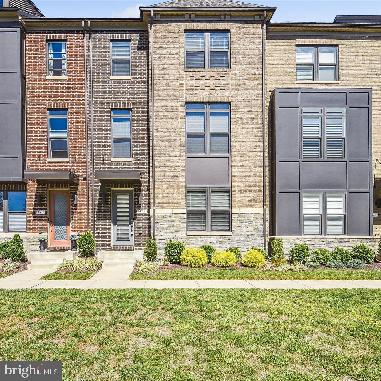 BEAUTIFUL 4 LEVEL STANLEY MARTIN TOWNHOME