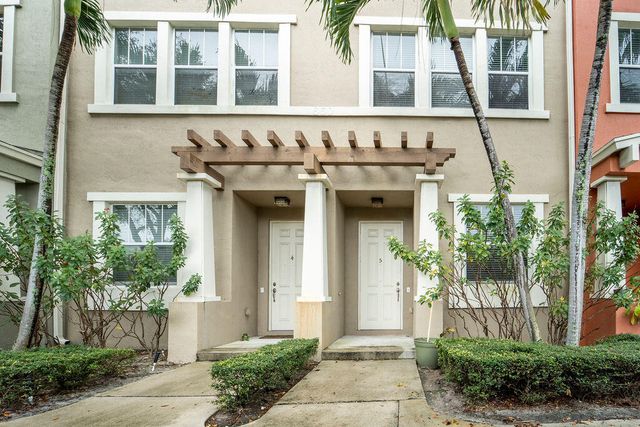 $316,500 | 660 Amador Lane, Unit 5 | West Palm Beach