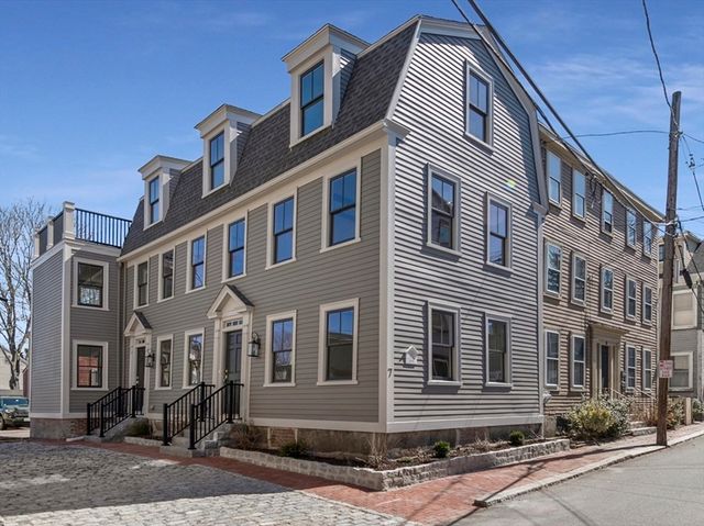 $549,900 | 7 Curtis Street, Unit 1 | Salem Neck