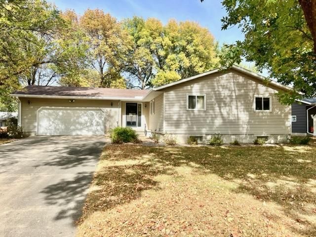 $244,900 | 807 East Walnut Street | Redwood Falls