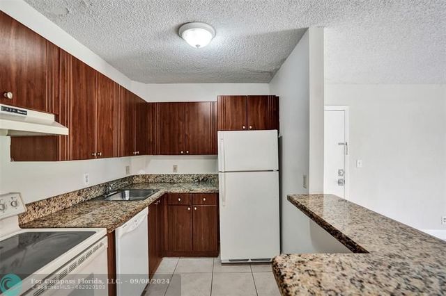 $2,100 | 10773 Cleary Boulevard, Unit 110 | Jacaranda