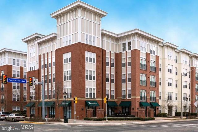 $369,900 | 2665 Prosperity Avenue, Unit 210 | Halstead at the Metro Condominiums