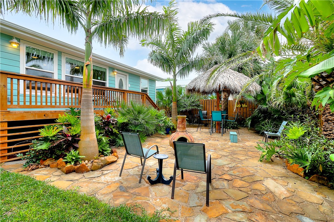 a view of a house with backyard and sitting area