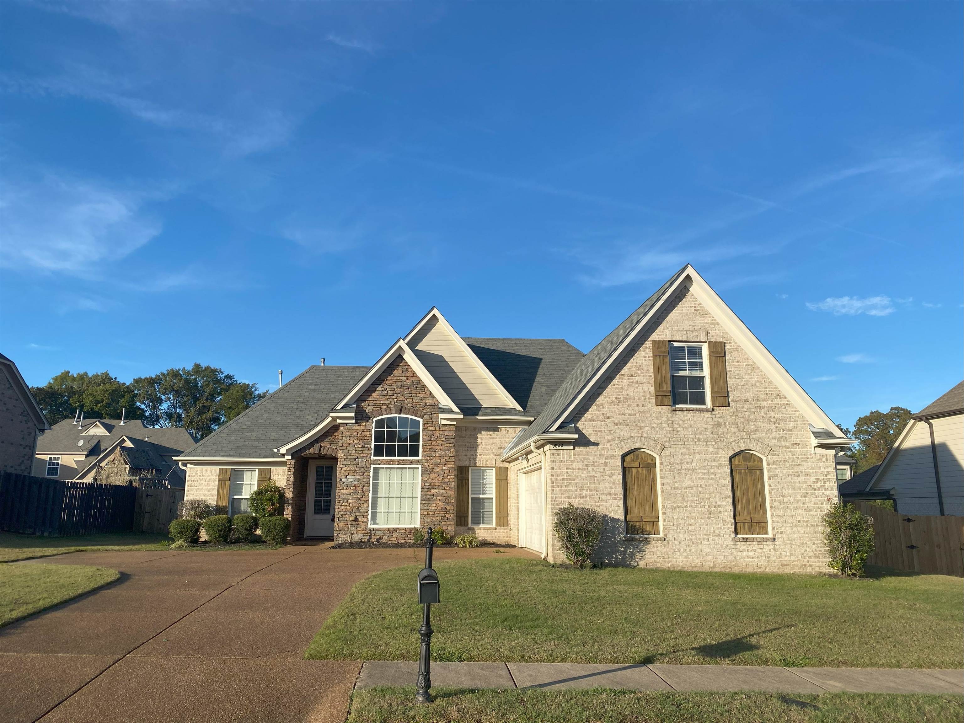 View of front of house featuring a front lawn