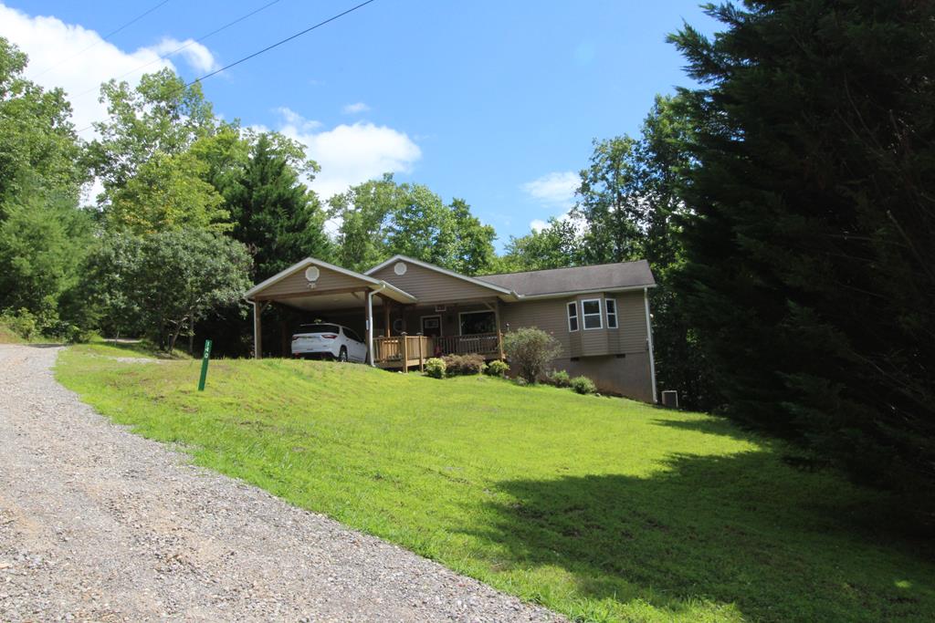 a view of a house with a yard