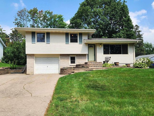 $294,900 | 7924 32nd Place North | Winnetka Hills