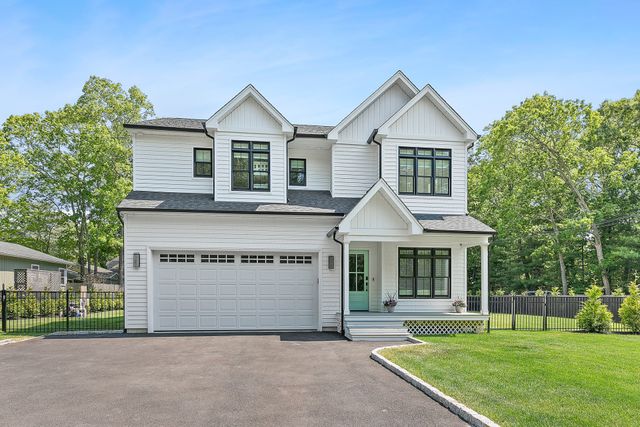 55 Squires Avenue | East Quogue