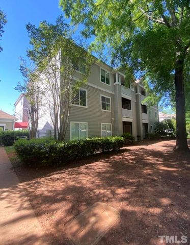 $595 | 1251 University Court, Unit 203 | Lake Park Condominiums