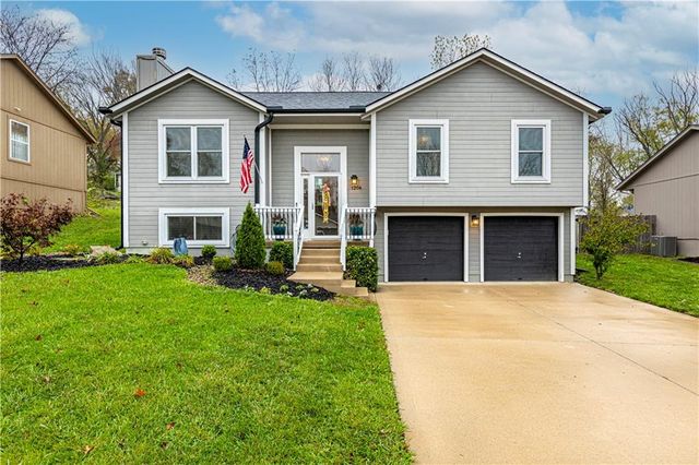 $339,000 | 1204 Southwest Graystone Drive | Farmington Acres