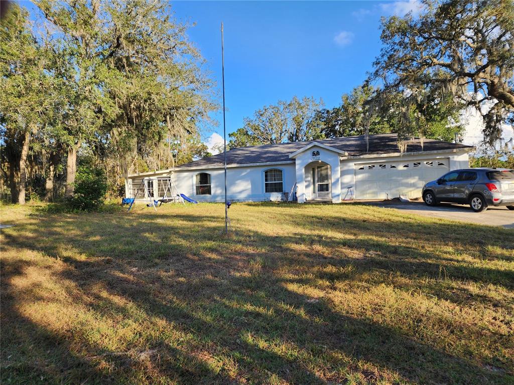 a view of a house with a yard