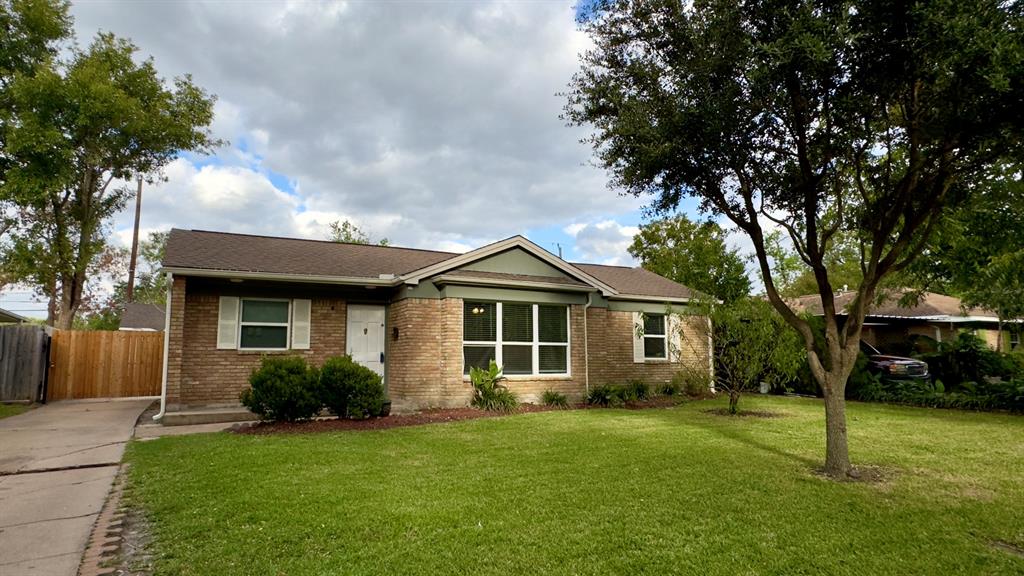 Beautifully remodeled property in Sharpstown just off Highway 59