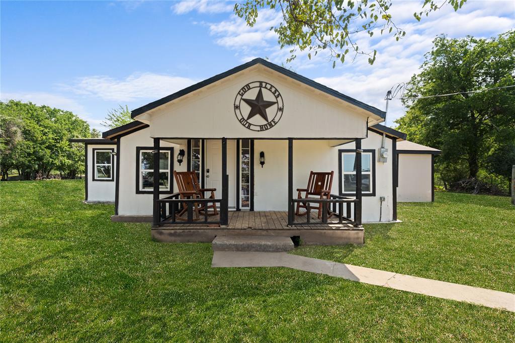 a view of a house with backyard and porch