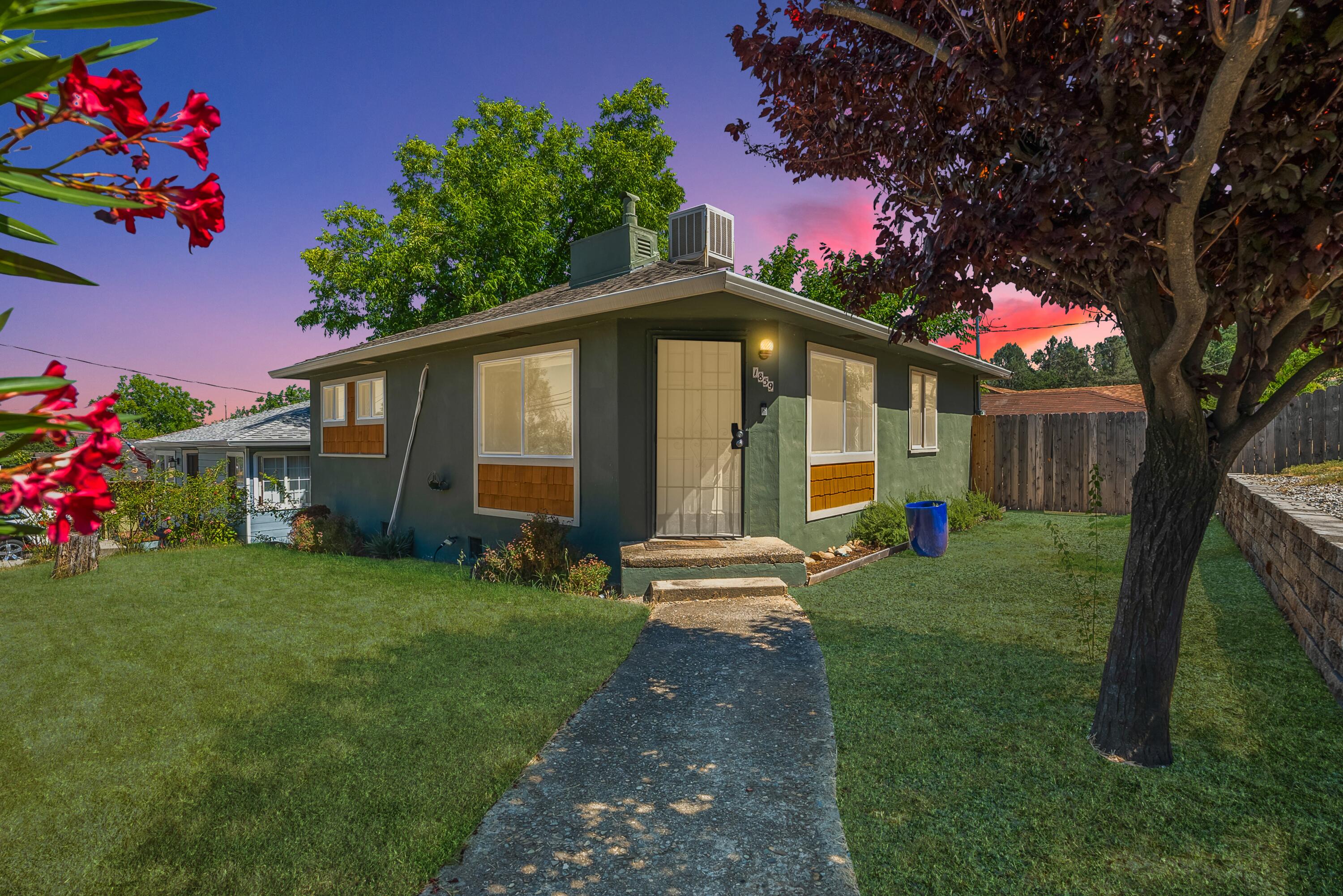 a view of a house with a yard