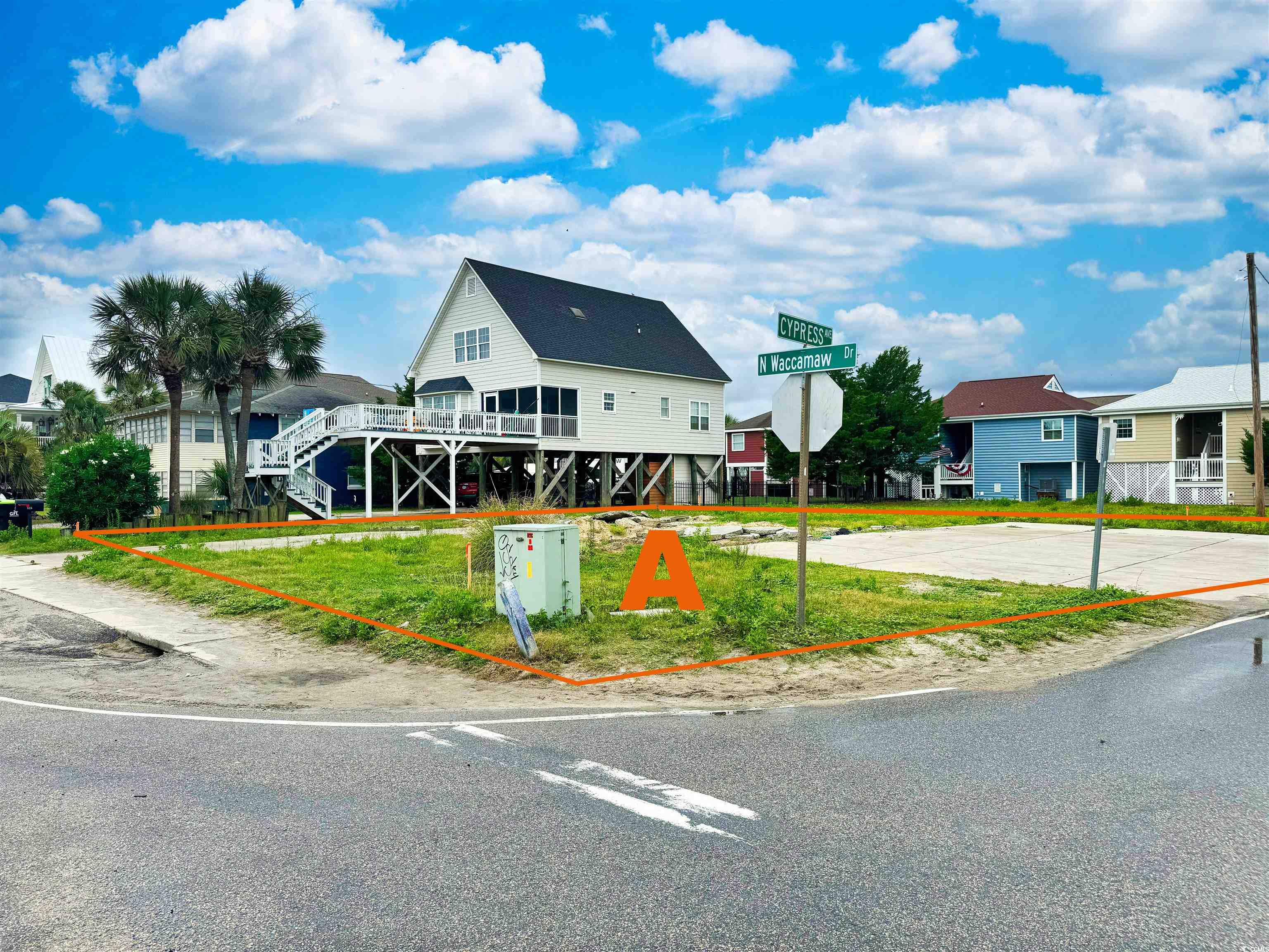 View of front of home featuring a front lawn