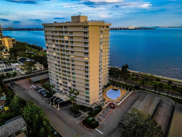 $557,777 | 2611 Bayshore Boulevard, Unit 302 | Bayshore Gardens