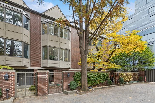 $1,199,000 | 55 West Goethe Street, Unit 1217 | Beekman Place