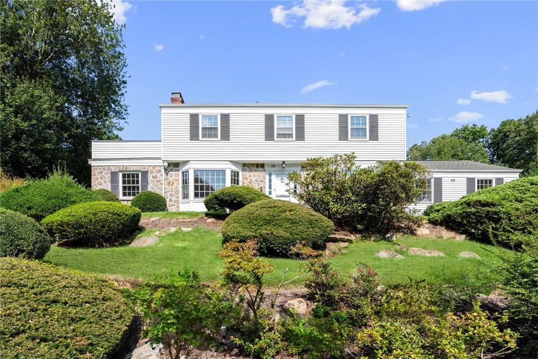 Welcome to 39 Tisdale Road in Scarsdale!