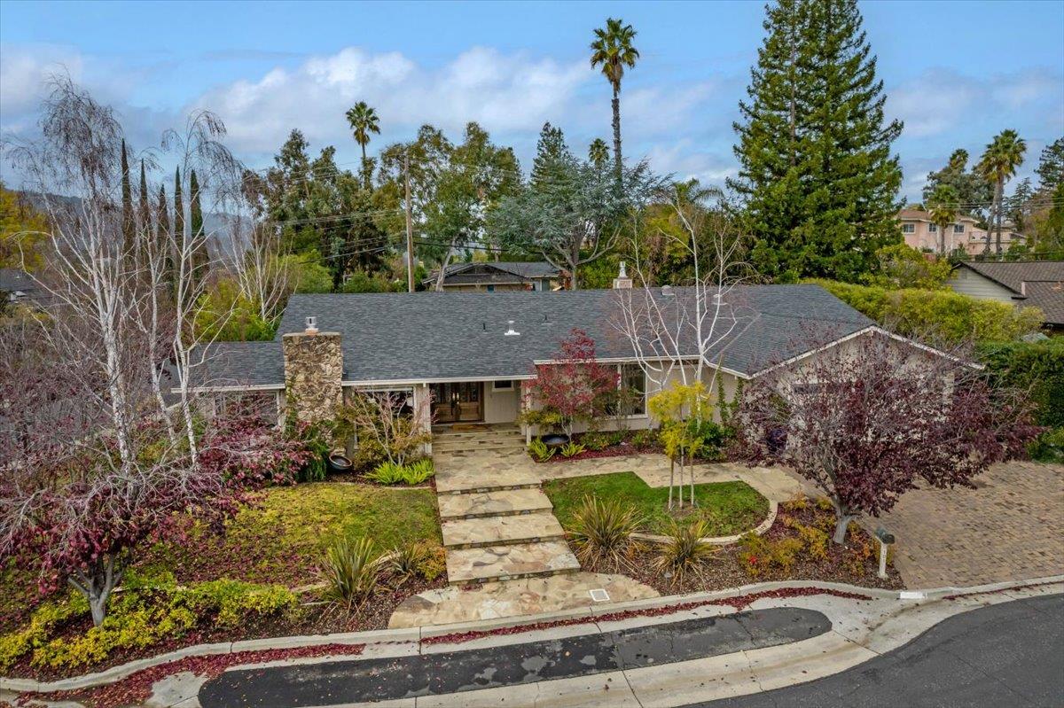 a view of a house with outdoor space