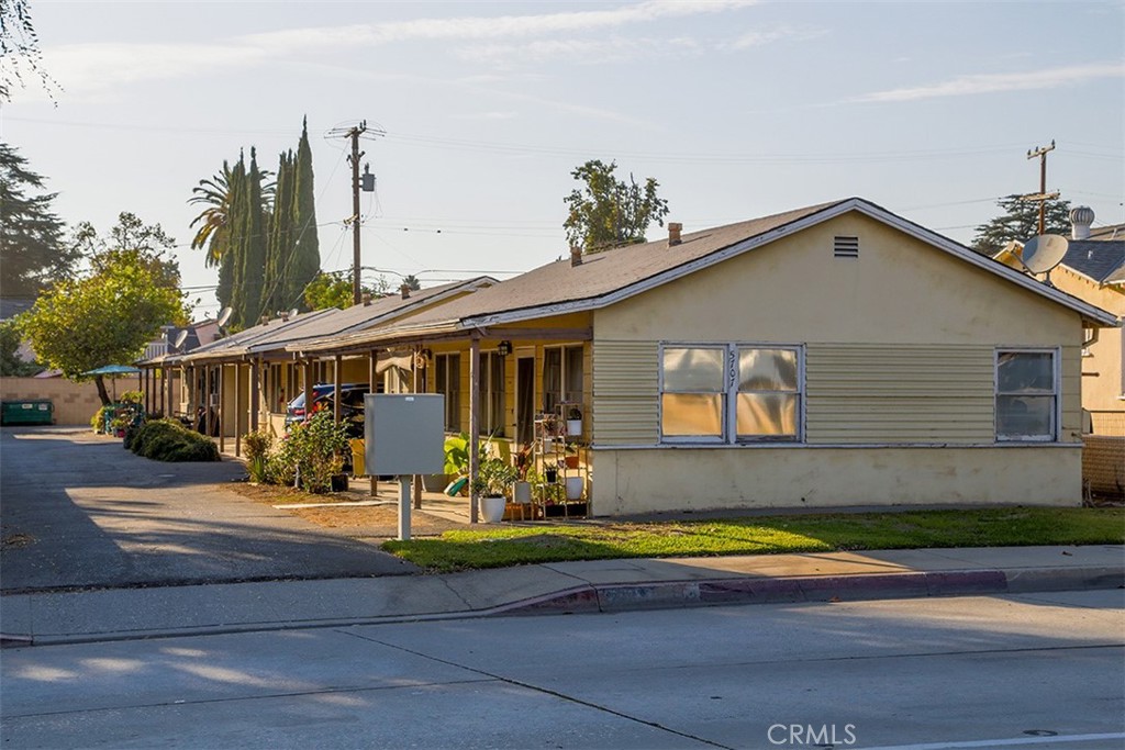 front view of house with a yard