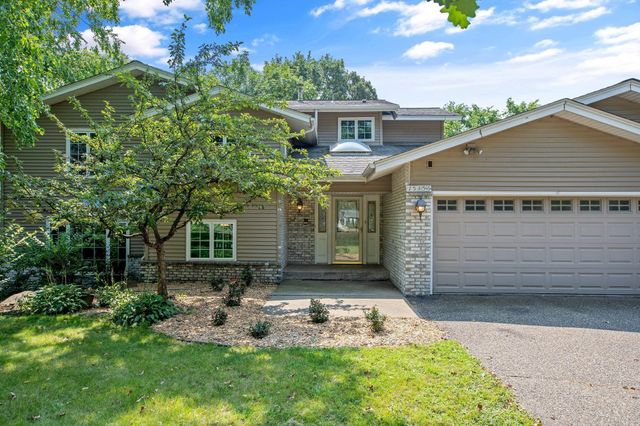 $549,900 | 15356 Village Woods Drive | Eden Prairie