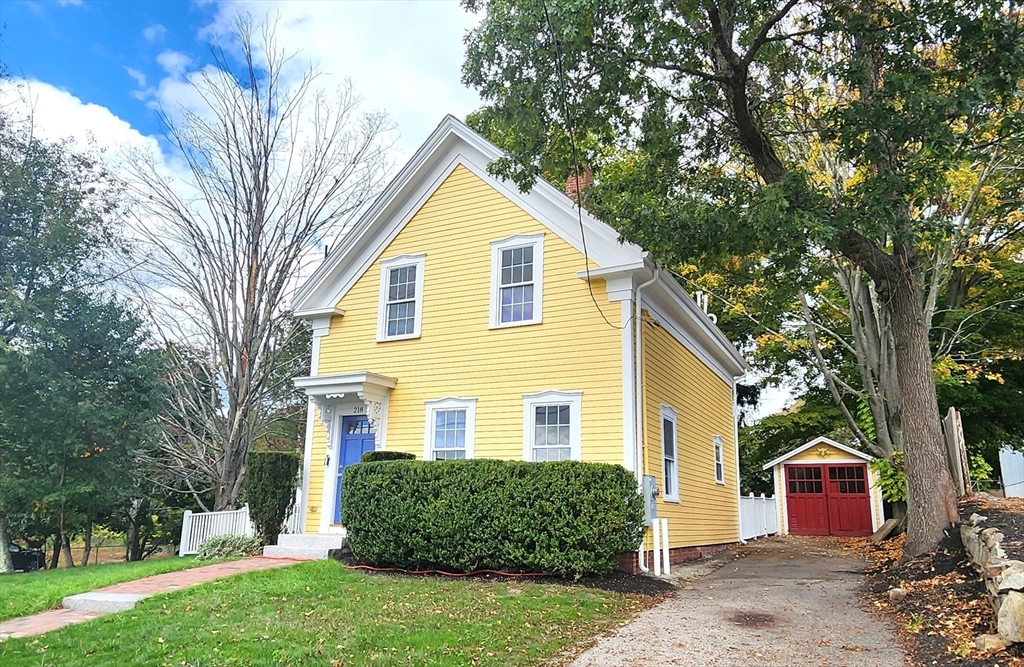 a view of a house with a yard