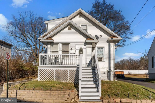 $385,000 | 2335 Nylsor Avenue | Roslyn