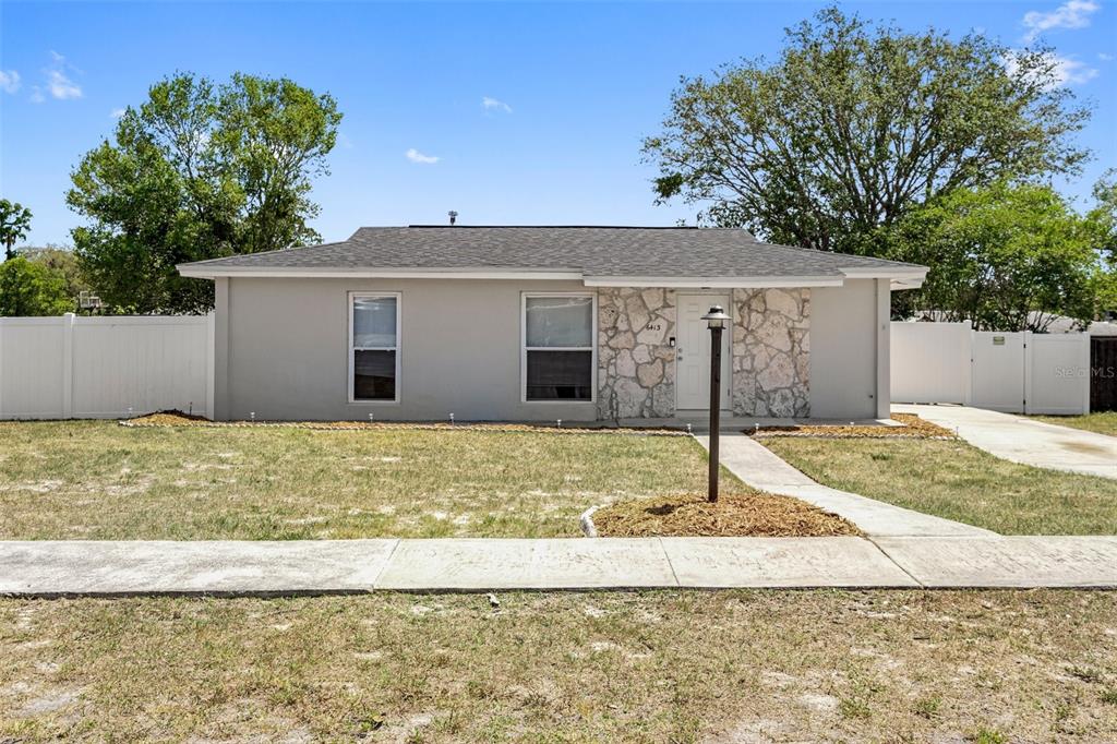 a view of a house with a yard