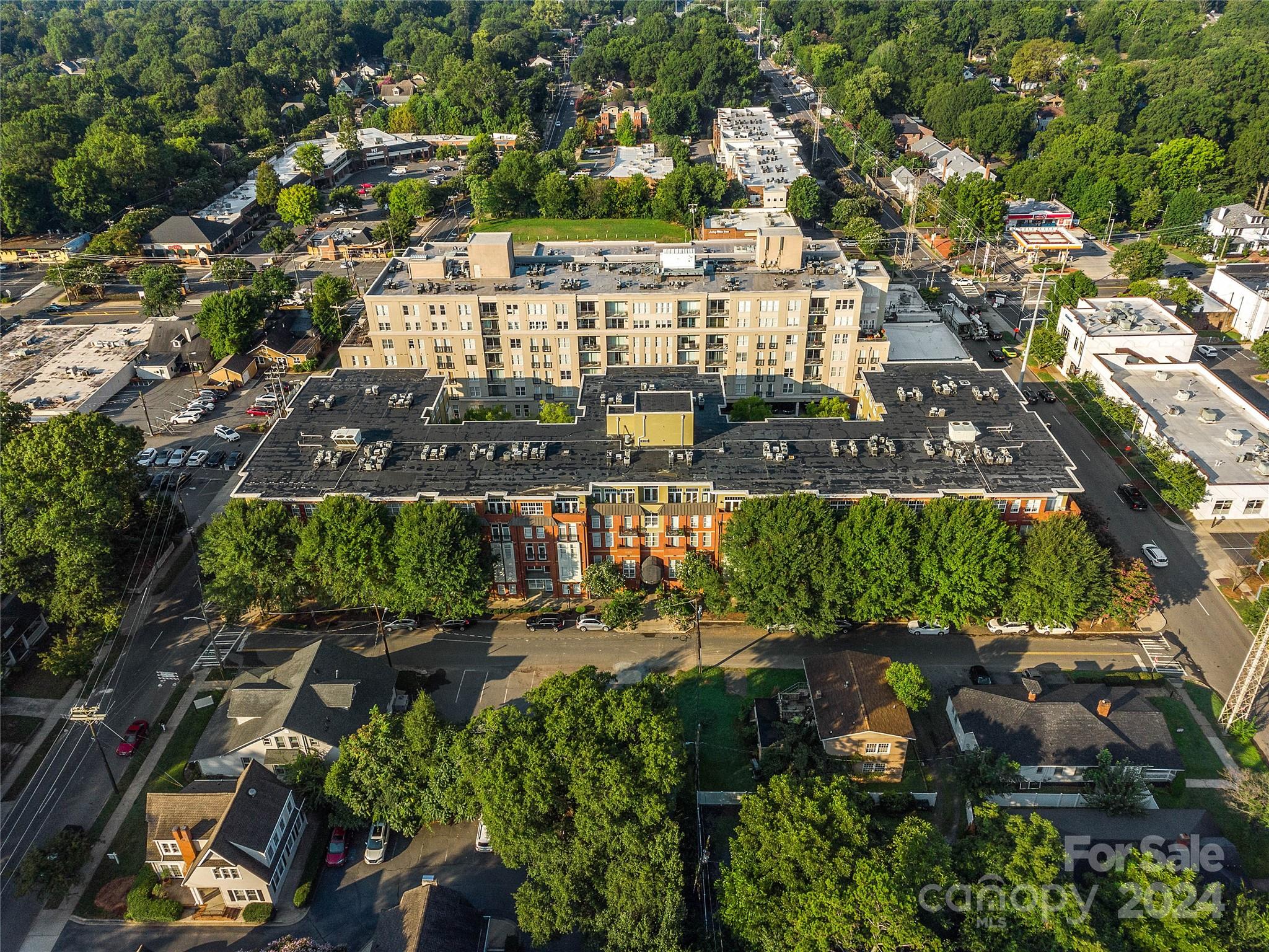 an aerial view of residential building and lake