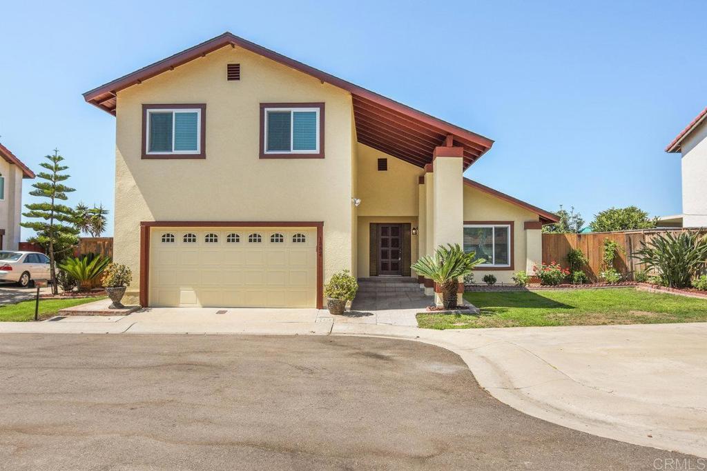 a view of outdoor space yard and front view of a house