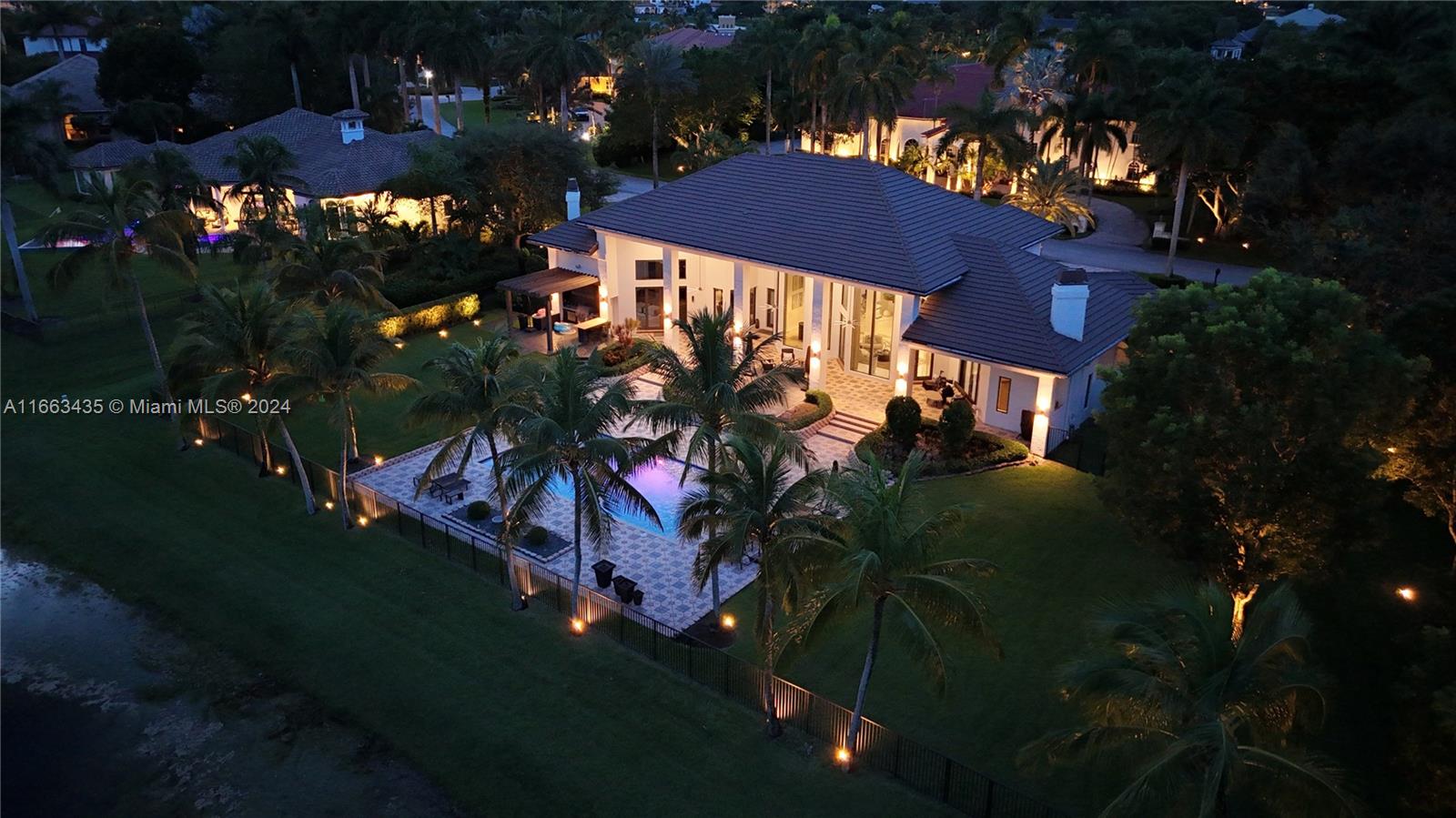 a view of a yard in front of the house