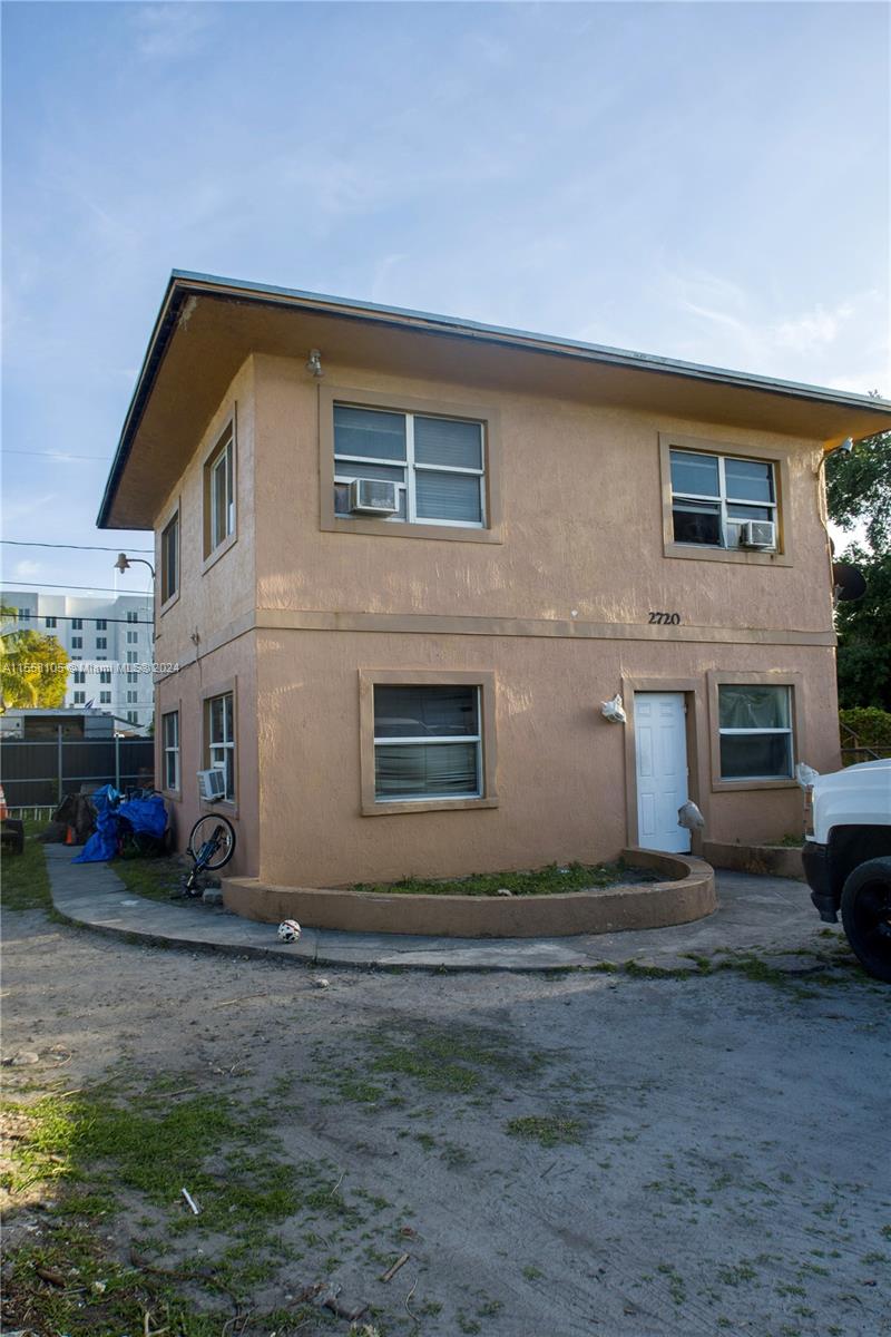 a front view of house with yard and parking